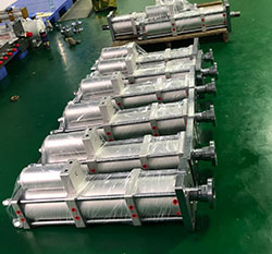 東莞氣液增壓缸-快速型，油氣隔離，配小模具頭（客戶要求）