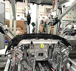 1噸氣液增壓缸：某汽車保險杠沖孔打孔，汽車倒車雷達沖孔機設(shè)備廠家解決方案