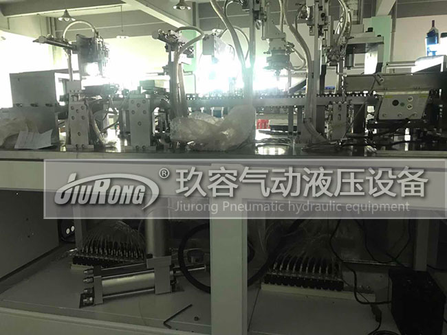 氣液增壓器在嬰兒車(chē)配件自動(dòng)化裝配生產(chǎn)線上的應(yīng)用圖2