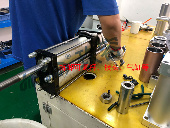 拆卸增壓缸可調(diào)桿、接頭、氣缸等